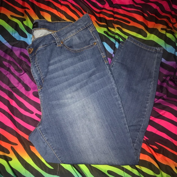 celebrity pink jeans kings of leon